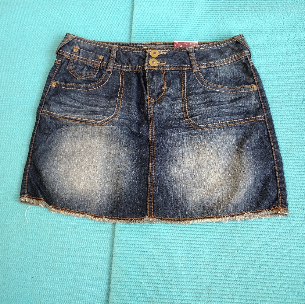 NWT SO Womens Denim Blue Jean mini Skirt Raw Frayed Hem Size 3